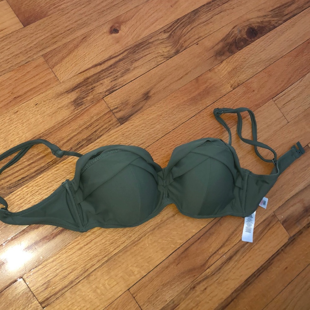 Bikini top with removable straps